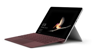 Surface Go مع Surface Go Signature Type Cover في وضع الكمبيوتر المحمول