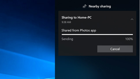 Nové okno Nearby Sharing (sdílení v okolí) zobrazuje stav 100% sdílení v aplikaci Fotografie