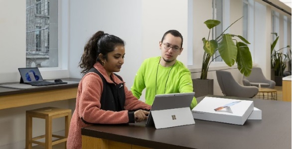 Product expert setting up a windows device with a customer