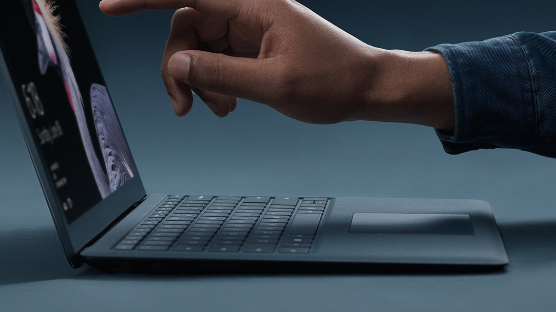 Image highlighting Surface Laptop ease of use, refined design, and opening with one hand
