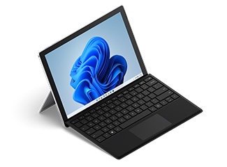 Surface Pro 7+ se muestra en una vista de tres cuartos, con el soporte trasero extendido y la funda con teclado.