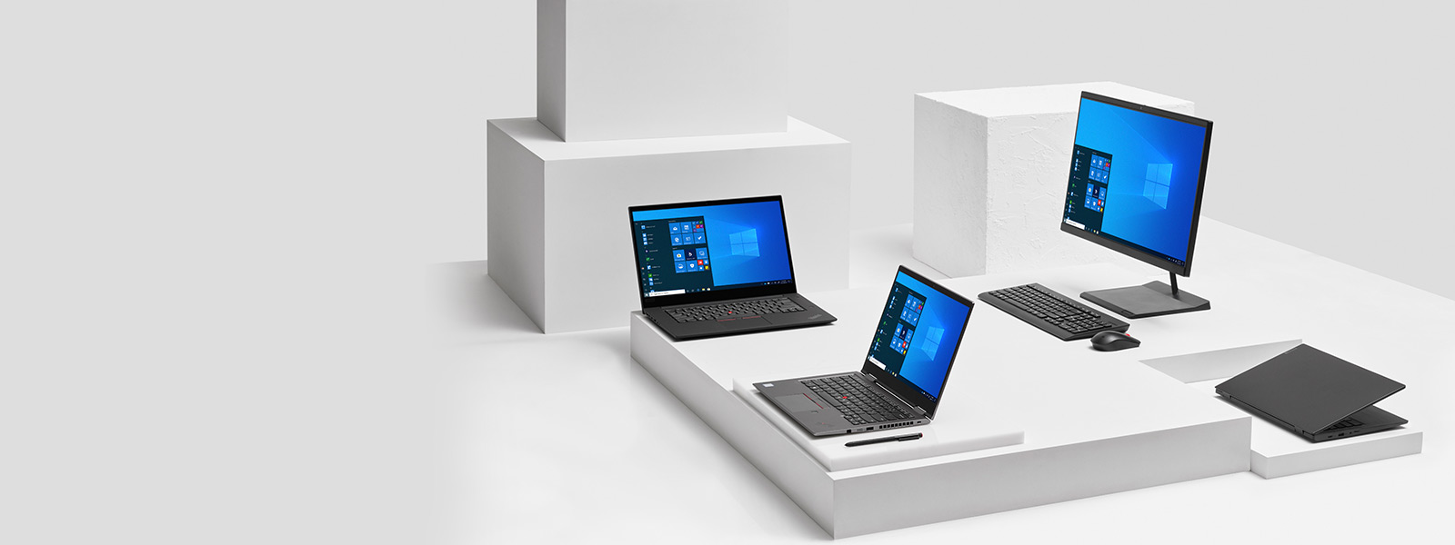 Familia de dispositivos Lenovo con pantallas de inicio de Windows 10 Pro