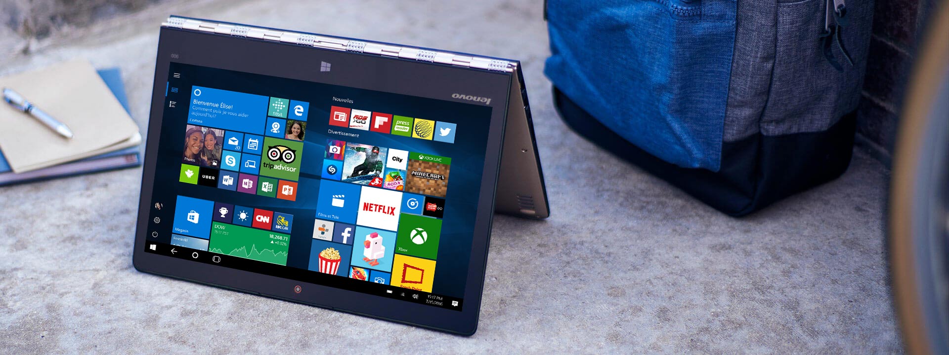 Lenovo Yoga 900 en mode tente avec écran d'accueil Windows 10