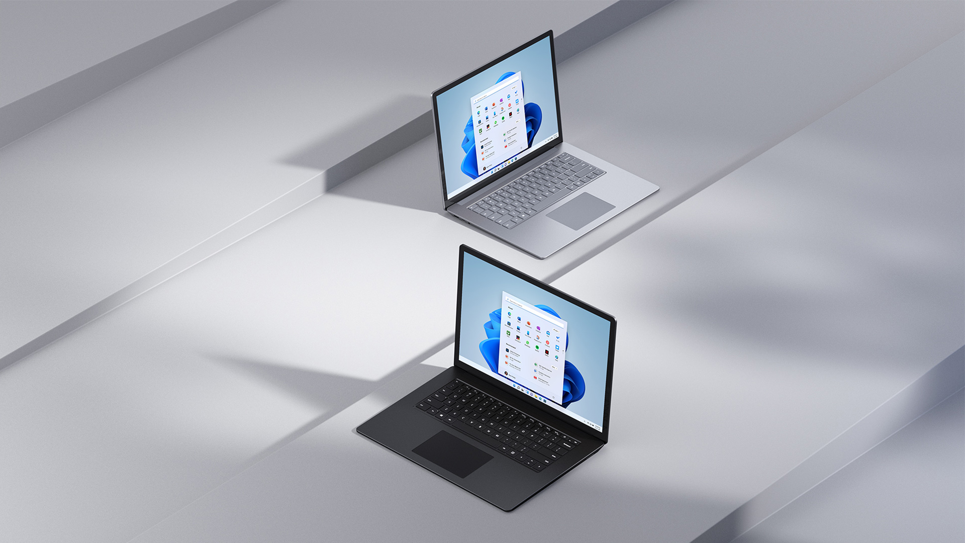 건 메탈 그레이 색상의 Surface Laptop 4와 무광택 검정 색상의 Surface Laptop 4.